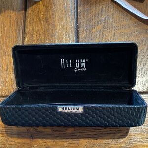 Helium Paris Black Universal Eye Glasses Metal Hard Case GRIPPED DESIGN. EUC.